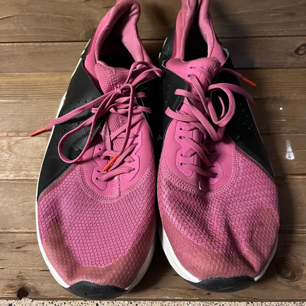 Nike Air Max women’s gymnastics shoes size 10